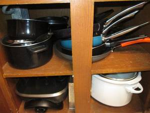 lot 478 image: Content of (2) Cupboards under stov...
