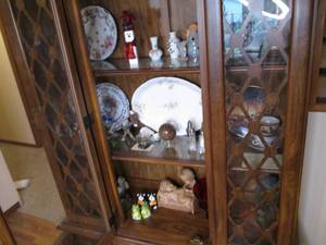 lot 484 image: All interior content of hutch top s...