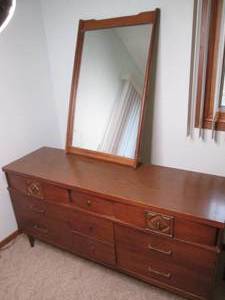 lot 518 image: Vintage Wood long (9) drawer dresse...