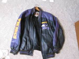 lot 522 image: Mens XL Leather jacket supporting ...