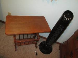 lot 536 image: Wood side table with underneath mag...
