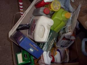 lot 365 image: large box of assorted outdoor garde...