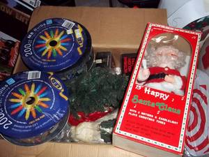 lot 390 image: Misc Christmas decor to include lig...