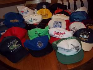 lot 395 image: Assorted hats, see pictures...
