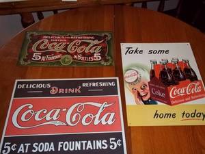 lot 538 image: Lot of assorted collectible tin Coc...
