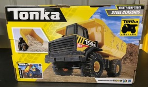 lot 17 image: New Steel Tonka Dump Truck