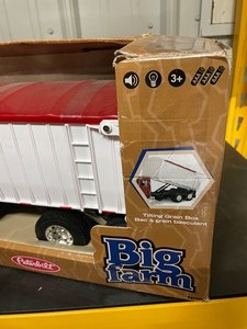 lot 81 image: New Peterbilt Model 367 with Grain Box Toy Truck