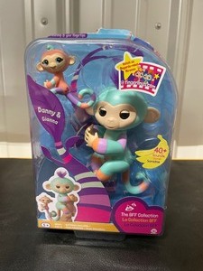 lot 46 image: New Barbie Farm Vet Set with Club Chelsea Fingerlings