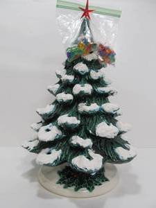 lot 14 image: Vintage Green Ceramic Lighted Christmas Tree