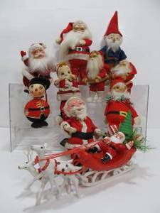 lot 18 image: Great Group of Vintage 1960s Santas Elves & Other Christmas Items