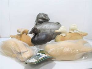 lot 32 image: Vintage Duck Decoy Making Mold, Decoys etc