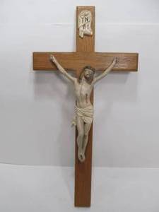 lot 71 image: Large Vintage Catholic Crucifix 