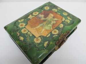 lot 96 image: Beautiful Antique Victorian Photo Album