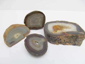 lot 145 image: Larger Thick Sliced Agate Halves etc