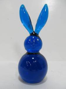lot 112 image: Mid Century Cobalt Blue BLENKO Art Glass Rabbit