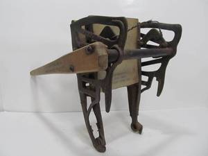 lot 159 image: Primitive Antique Cast Iron Wringer Washer