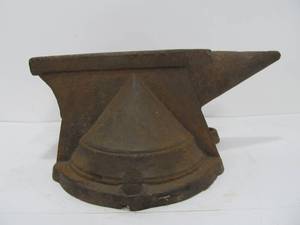 lot 162 image: Antique Iron Anvil