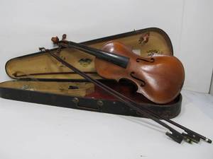 lot 205 image: Antique Jacobus Stainer Copy Violin wWood Coffin Case & 3 Bows