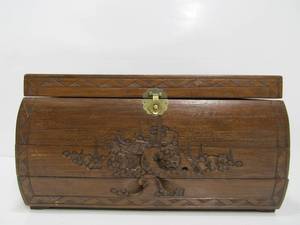 lot 206 image: Nice Vintage Oriental Wood Jewelry Box