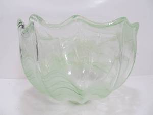 lot 208 image: Large Vintage Swirled GreenClear Art Glass Bowl