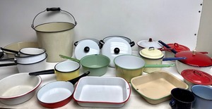 lot 127 image: HUGE Estate Lot of Vintage Enamelware 