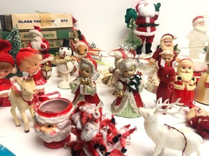 lot 173 image: Wonderful Estate Lot of Vintage 1960s era Christmas Ornaments & Decorations