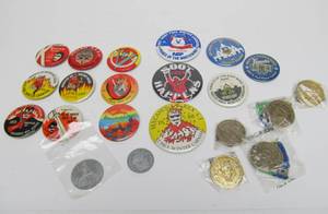 lot 228 image: Lot of Vintage Saint Paul Winter Carnival Buttons etc