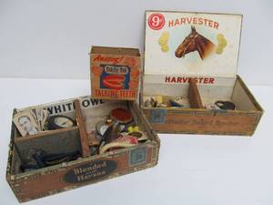 lot 236 image: Great Estate Lot of Vintage & Antique Smalls