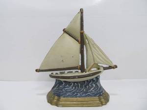 lot 267 image: Cast Iron Ship Doorstop