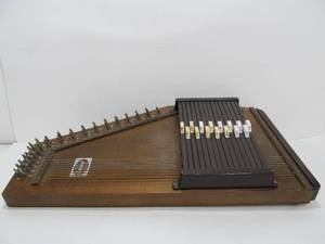 lot 342 image: Vintage Oscar Schmidt Airline Autoharp Instrument wCase