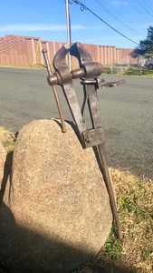 lot 3 image: Antique Arthur J. OLeary & Sons Blacksmiths Post Vise