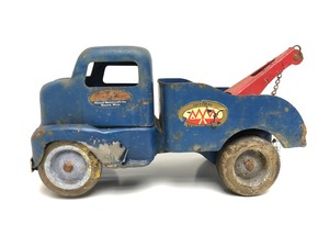 lot 351 image: Hard to Find Early 50s TONKA Metal COE Wrecker Truck