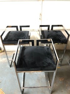 lot 374 image: Wonderful Condition Mid Century Style Set of 3 Black & Chrome Bar StoolsChairs
