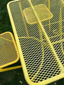 Charming Yellow Caf� Table Set