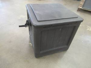 lot 545 image: Suncast Outdoor Hose Real Box, With Crank - SOLD AS IS