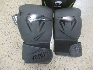 lot 641 image: Venum Youth Boxing Gloves - NEW (Gloves in package are two different sizes) SOLD AS IS