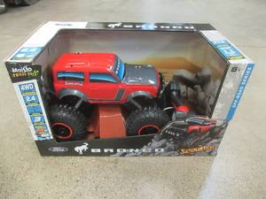 lot 664 image: Maisto Ford Bronco Sasquatch 4x4 110 Scale Remote Control Vehicle - Missing Charger, Not Tested, SOLD AS IS