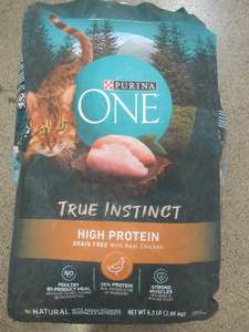 lot 666 image: 1 Bag of Purina One, True Instinct 6.3 Lb Chicken Cat Foot - NEW SOLD AS IS