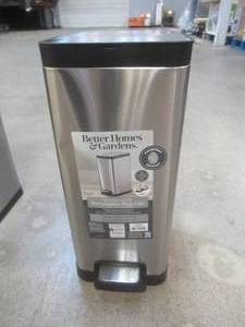 lot 672 image: Better Homes and Gardens 4 Gal. Rectangular Step Can, Slight Scratch and Dent - SOLD AS IS