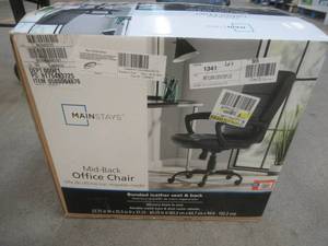 lot 678 image: Mainstays Mid-Back Office Chair 23.75 x 25.5 x 37.25-40.25, In Black - Open Box - SOLD AS IS