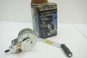 lot 21 image: Fulton  motomarine trailer winch