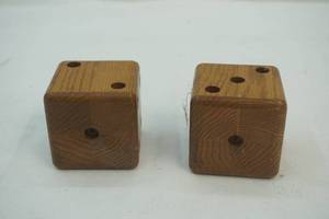 lot 37 image: dice