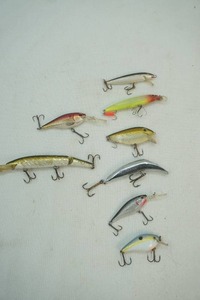 lot 43 image: fishing lures