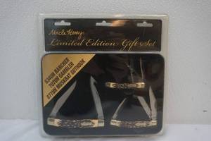 lot 78 image: Knife Set