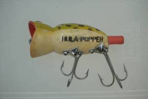 lot 130 image: Hula popper Lure