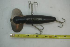 lot 133 image: 5 Jitterbug Lure