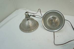 lot 142 image: Heat Lamp wExtension Cables