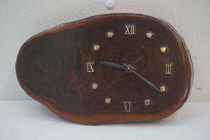 lot 148 image: Wood Clock