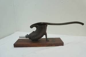 lot 202 image: Vintage Sausage Piper