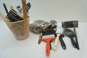 lot 206 image: Paint Brushes & Sponges